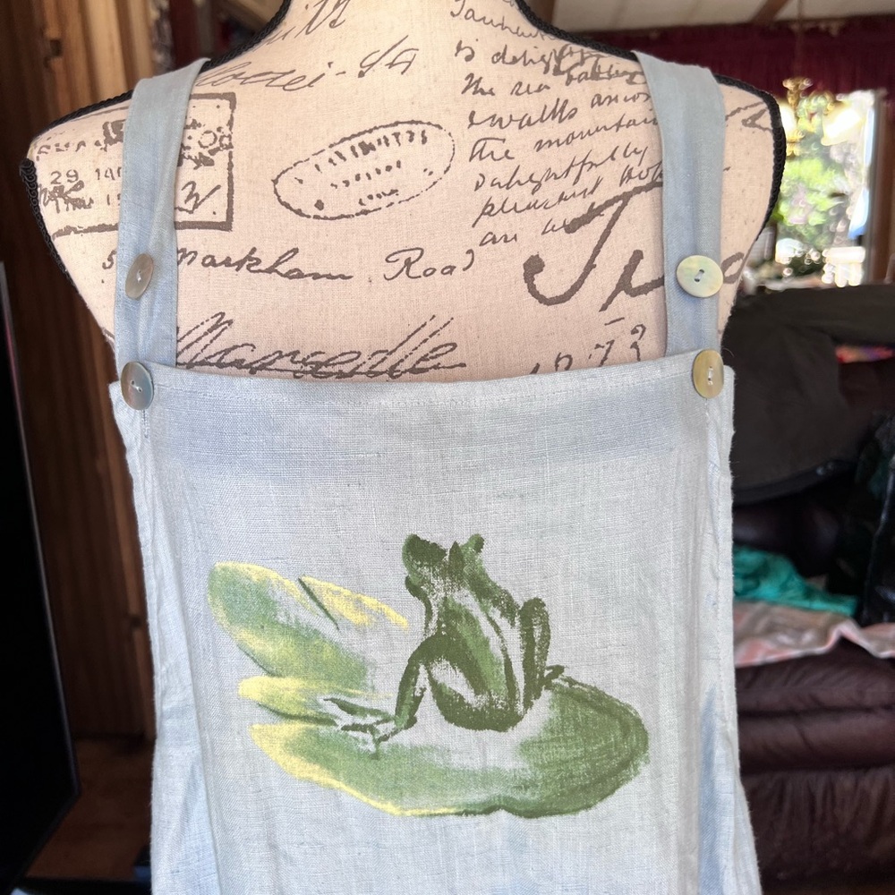 Earth . Song Vintage Linen dress painted frog in pond long dress. - Picture 4 of 16
